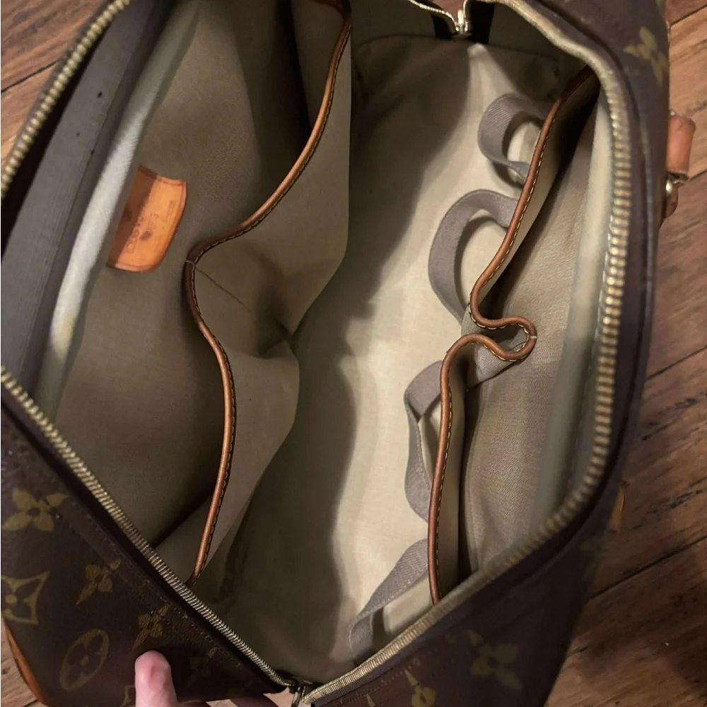 Louis Vuitton Deauville Monogram Travel Bag - Picture 6 of 7